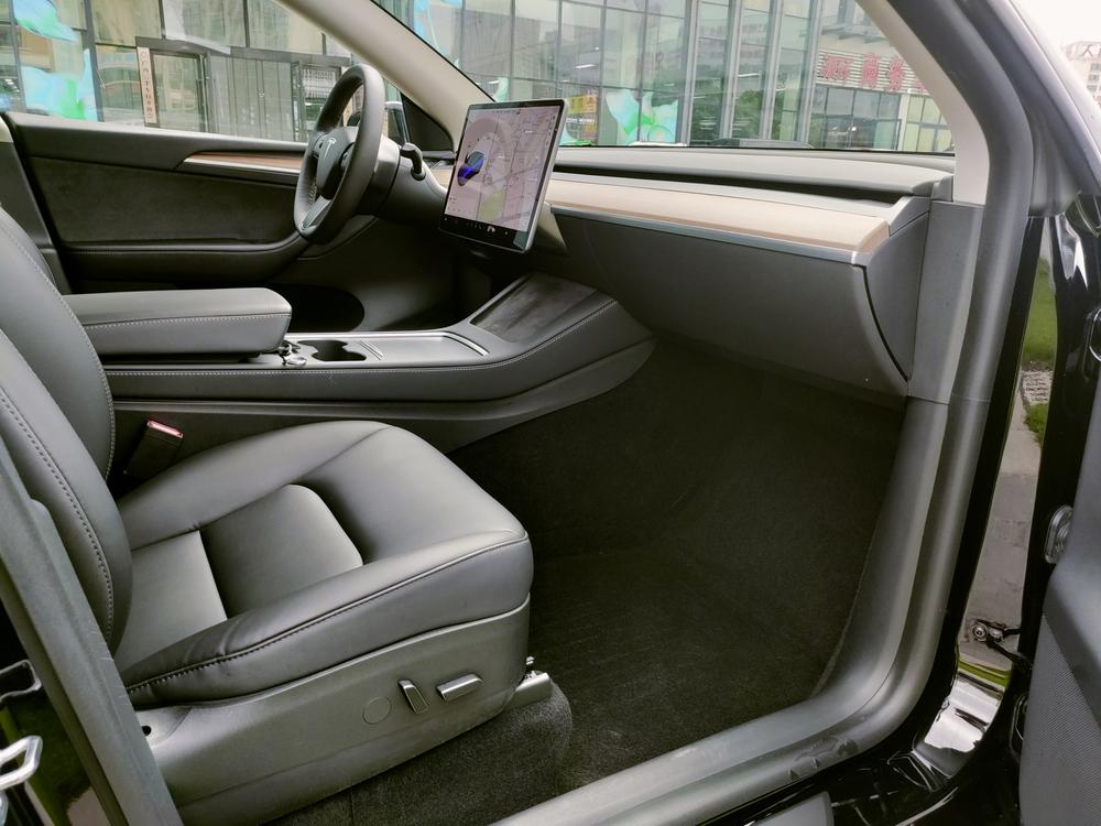 Tesla Model Y 2021 car image #10