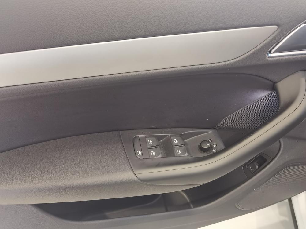 Audi Q3 2018 car image #19