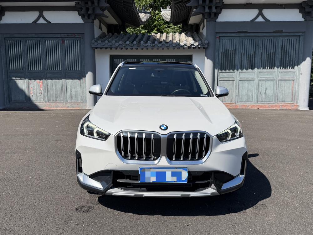 BMW X1 2023 car image #2