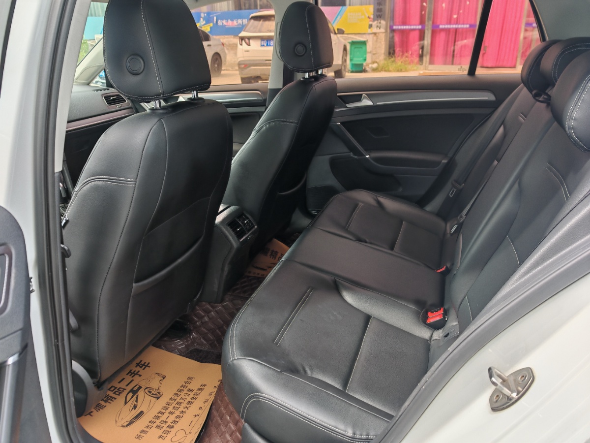 Volkswagen Golf 2018 car image #5