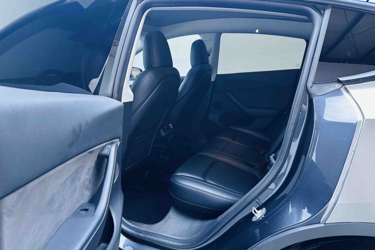 Tesla Model Y 2024 #17 Tesla Model Y 2024 car image #17