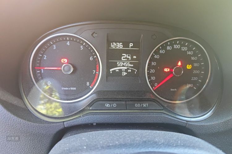 Volkswagen Polo 2015 car image #14