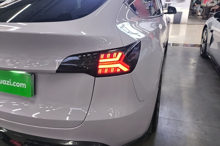 Tesla Model Y 2022 car image #8