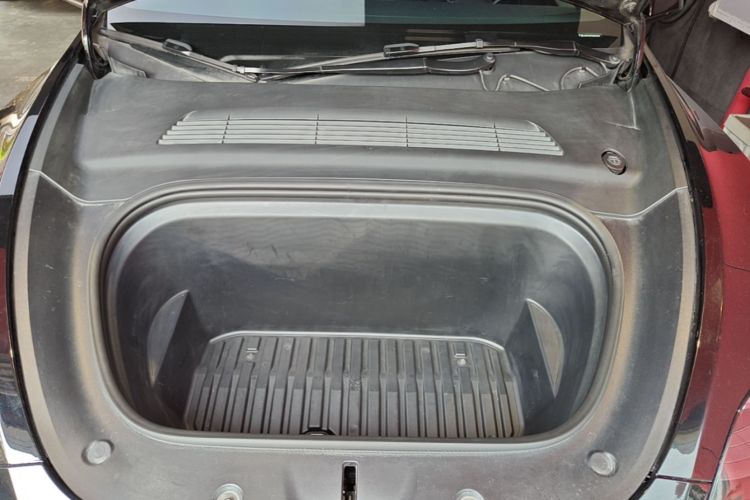 Tesla Model Y 2022 car image #20