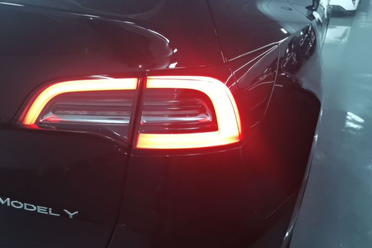 Tesla Model Y 2023 #8 Tesla Model Y 2023 car image #8