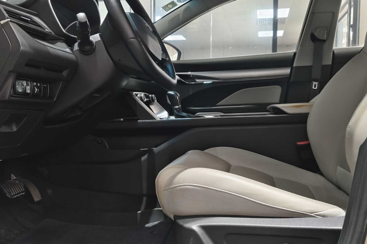 GEELY Binray 2019 immagine di auto #15