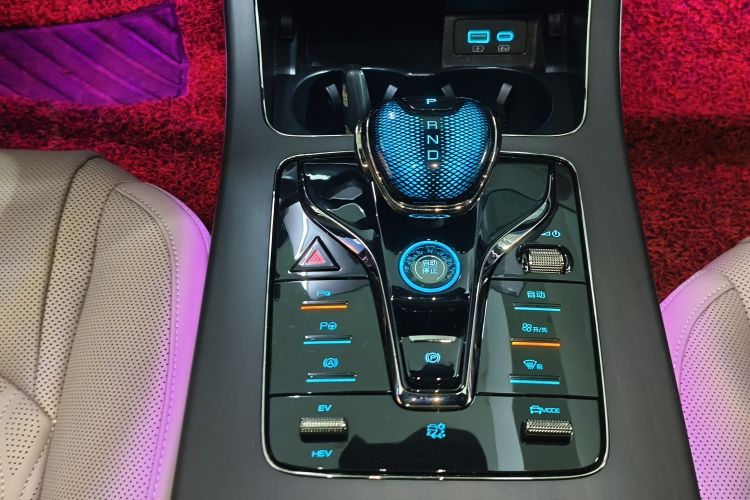 BYD Han 2025 car image #14