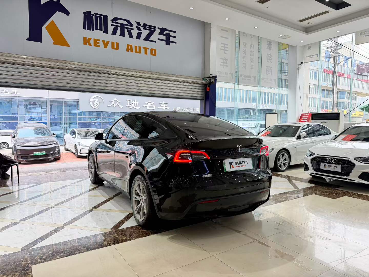 Tesla Model Y 2023 #8 Tesla Model Y 2023 صورة سيارة #8