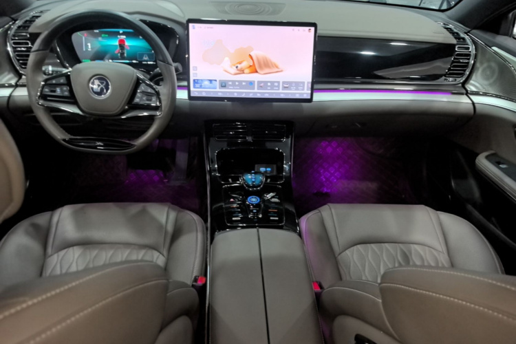 BYD Han 2024 car image #11