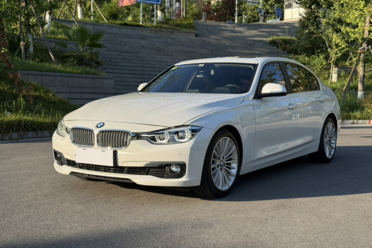 BMW 3 Series 2018 car image #2