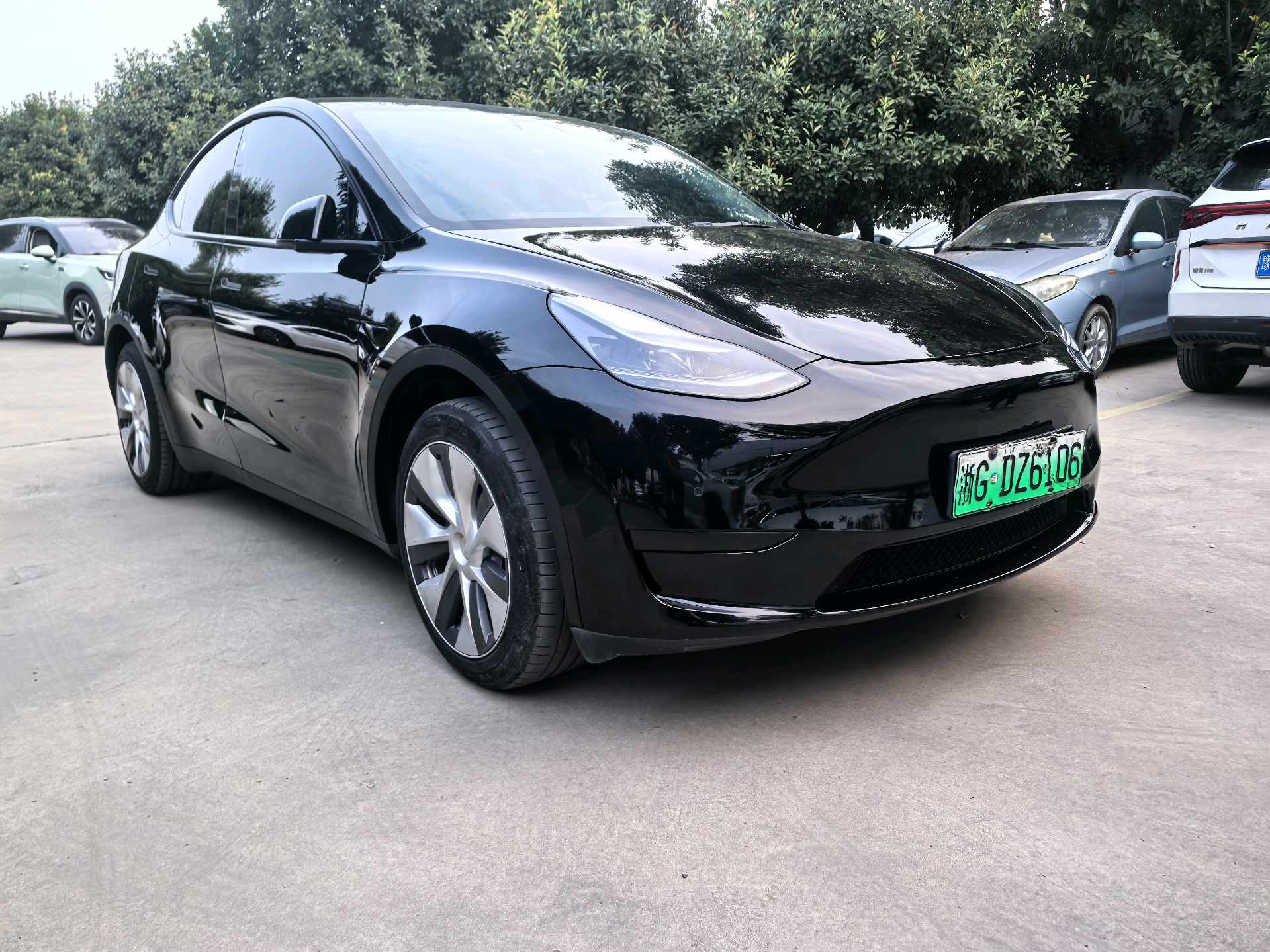 Tesla Model Y 2022 car image #2