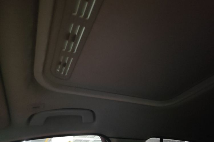 BMW 3 Series 2018 car image #18