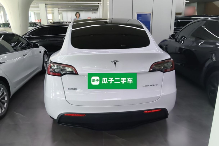 Tesla Model Y 2023 car image #6