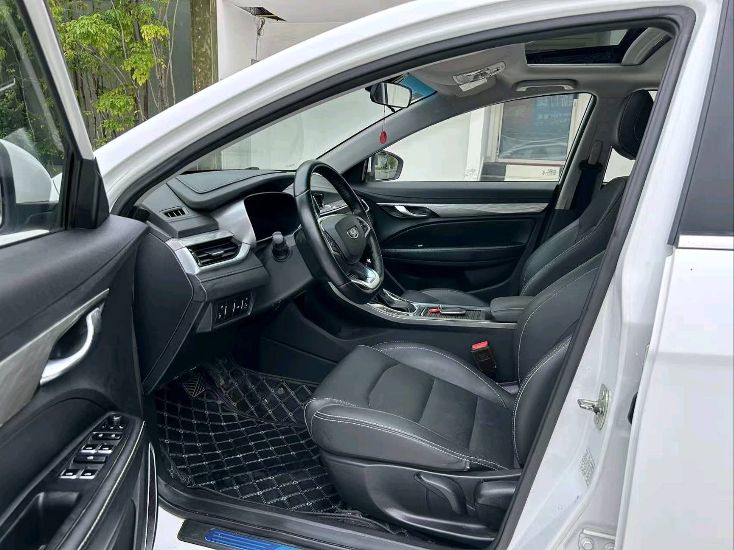 GEELY Emgrand 2019 car image #6