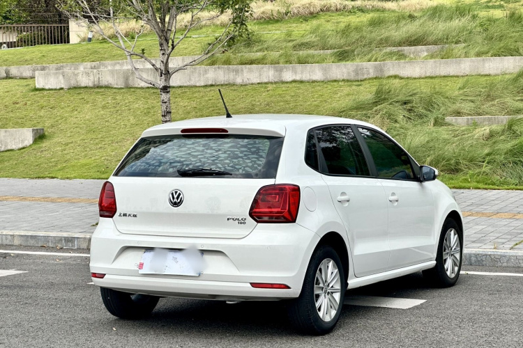 Volkswagen Polo 2015 car image #5