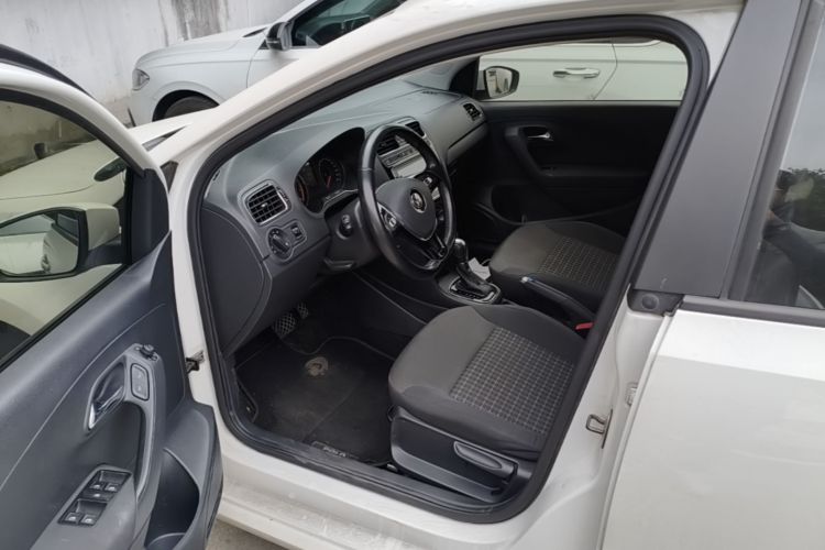 Volkswagen Polo 2019 car image #16
