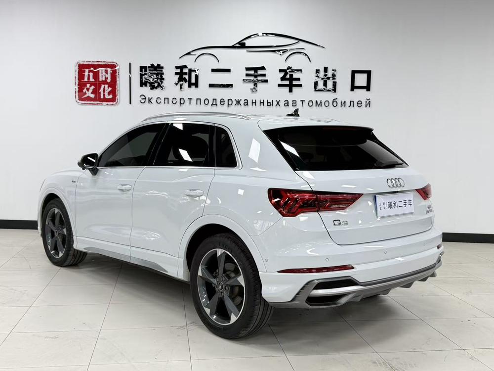 Audi Q3 2022 car image #5