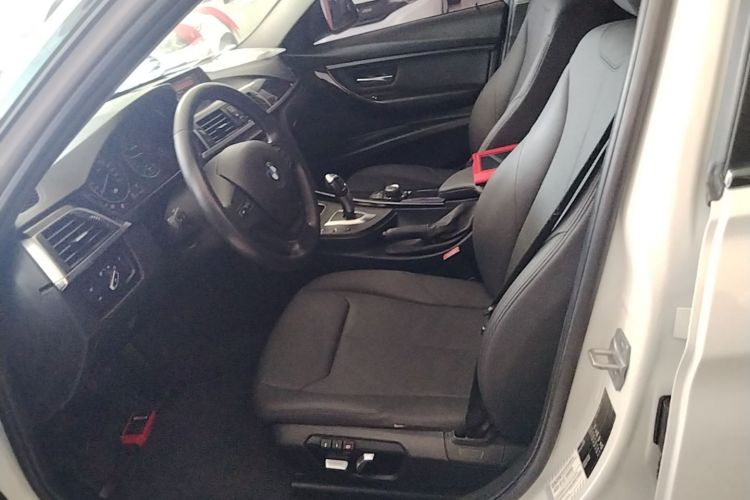 BMW 3 Series 2016 car image #17