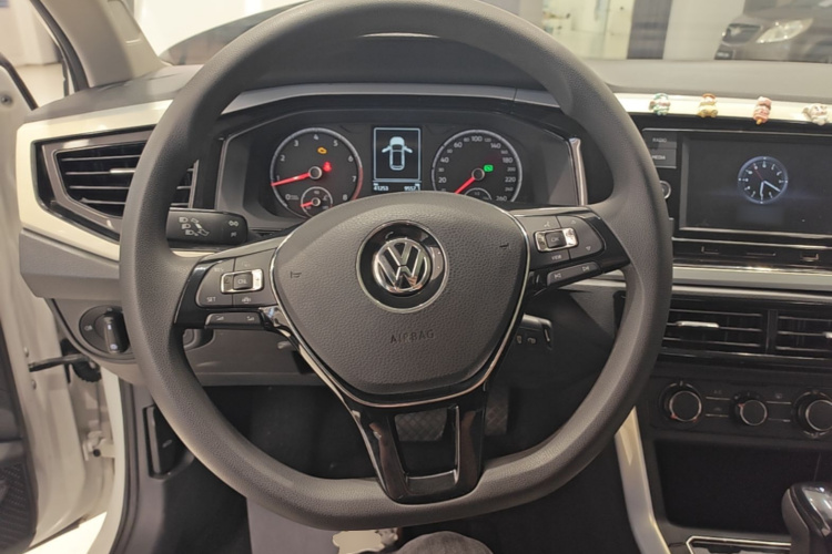 Volkswagen Polo 2020 car image #11