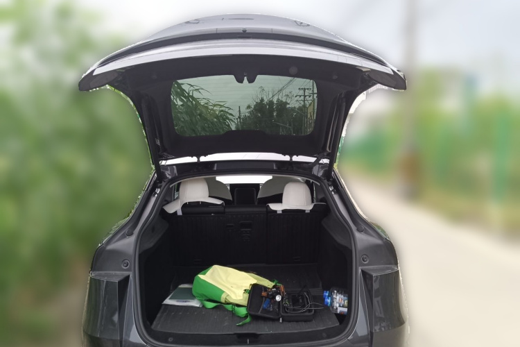 Tesla Model Y 2025 car image #17