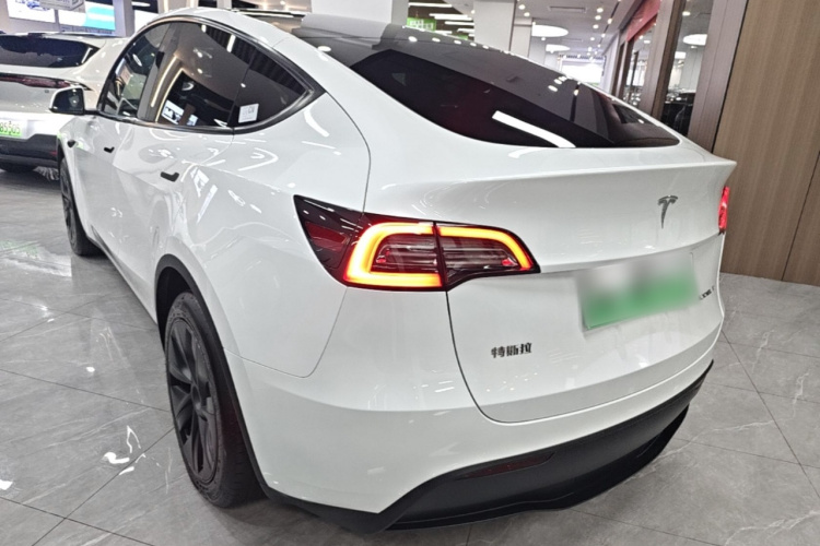 Tesla Model Y 2024 #5 Tesla Model Y 2024 immagine di auto #5