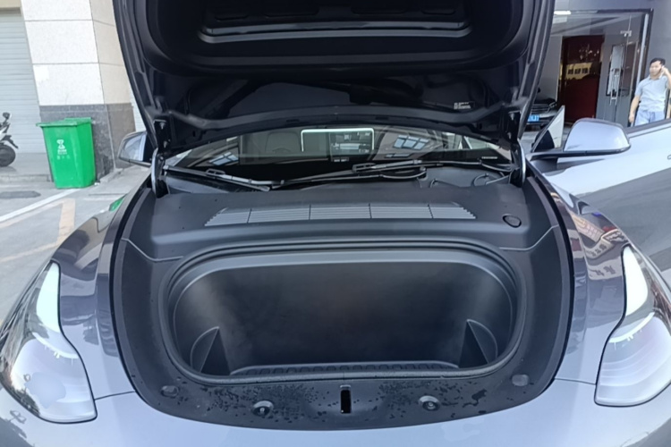 Tesla Model Y 2021 car image #20
