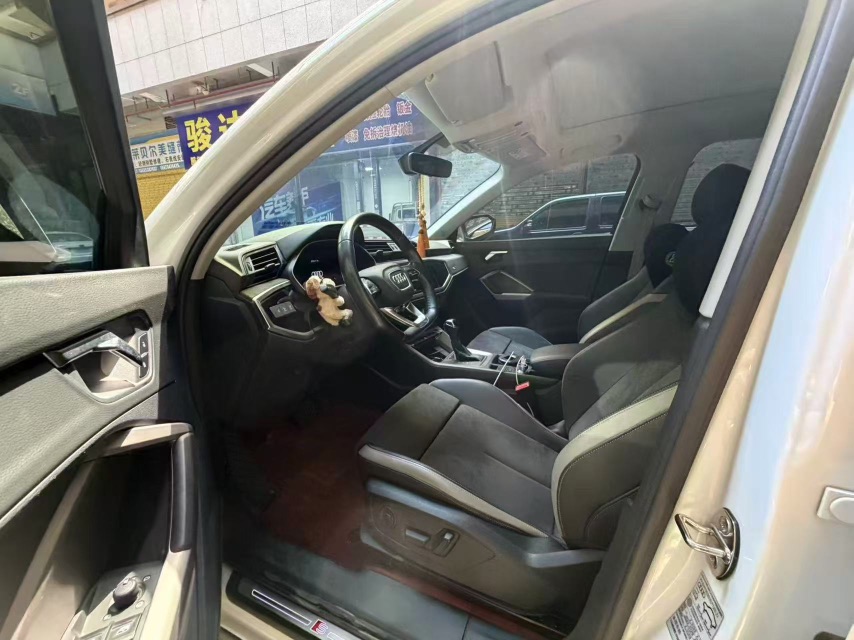 Audi Q3 2021 car image #4