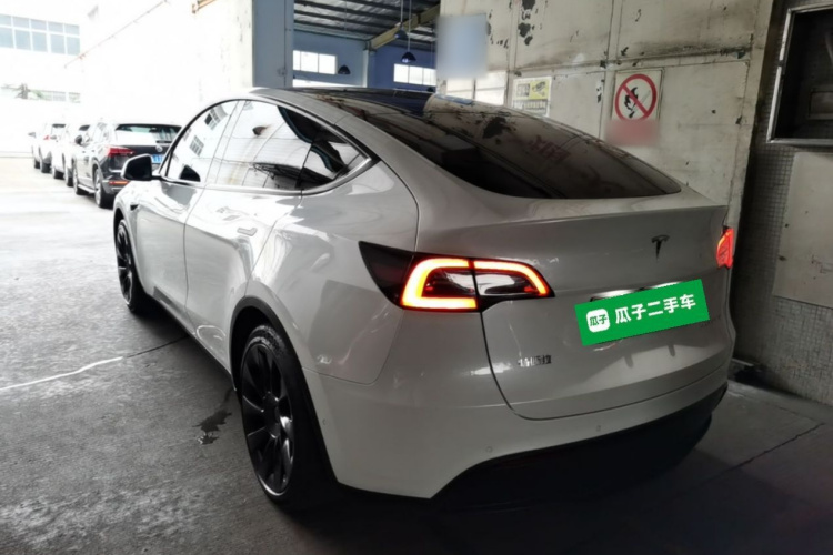 Tesla Model Y 2021 #5 Tesla Model Y 2021 immagine di auto #5