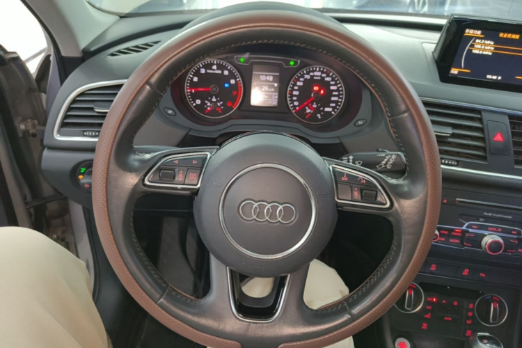 Audi Q3 2019 car image #11