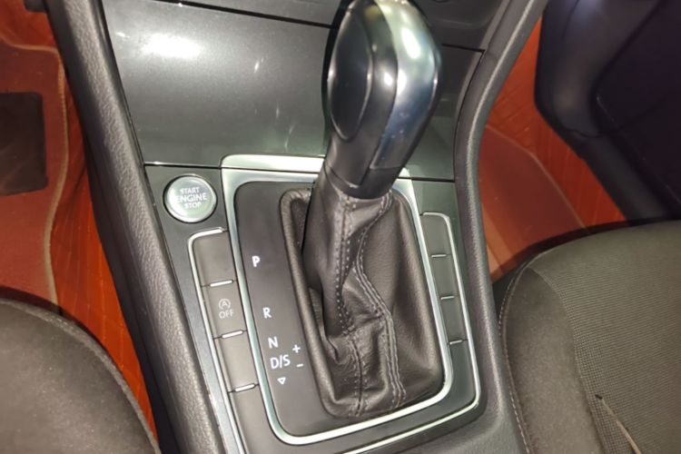 Volkswagen Golf 2020 car image #14