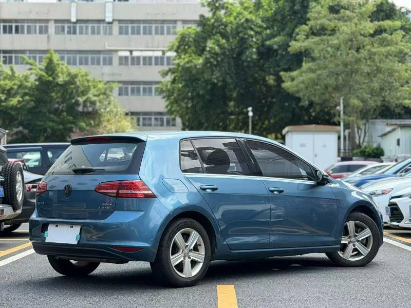Volkswagen Golf 2017 car image #3