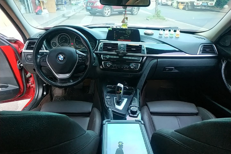 BMW 3 Series 2018 #10 BMW 3 Series 2018 car image #10