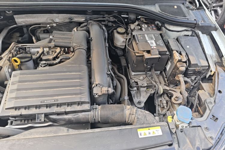 Volkswagen Golf 2024 car image #24