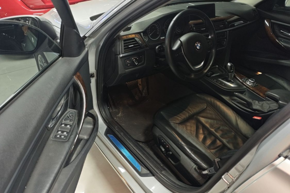 BMW 3 Series 2013 car image #24