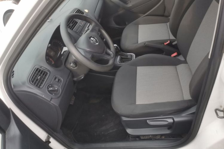 Volkswagen Polo 2016 car image #15