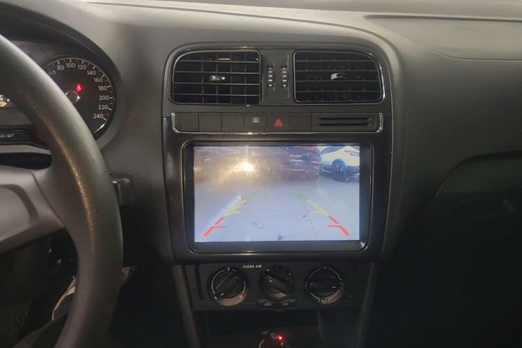 Volkswagen Polo 2016 car image #13