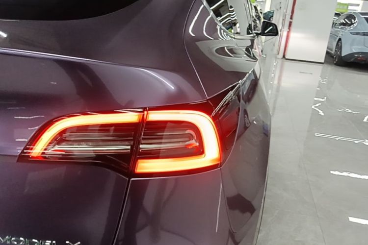Tesla Model Y 2022 immagine di auto #8