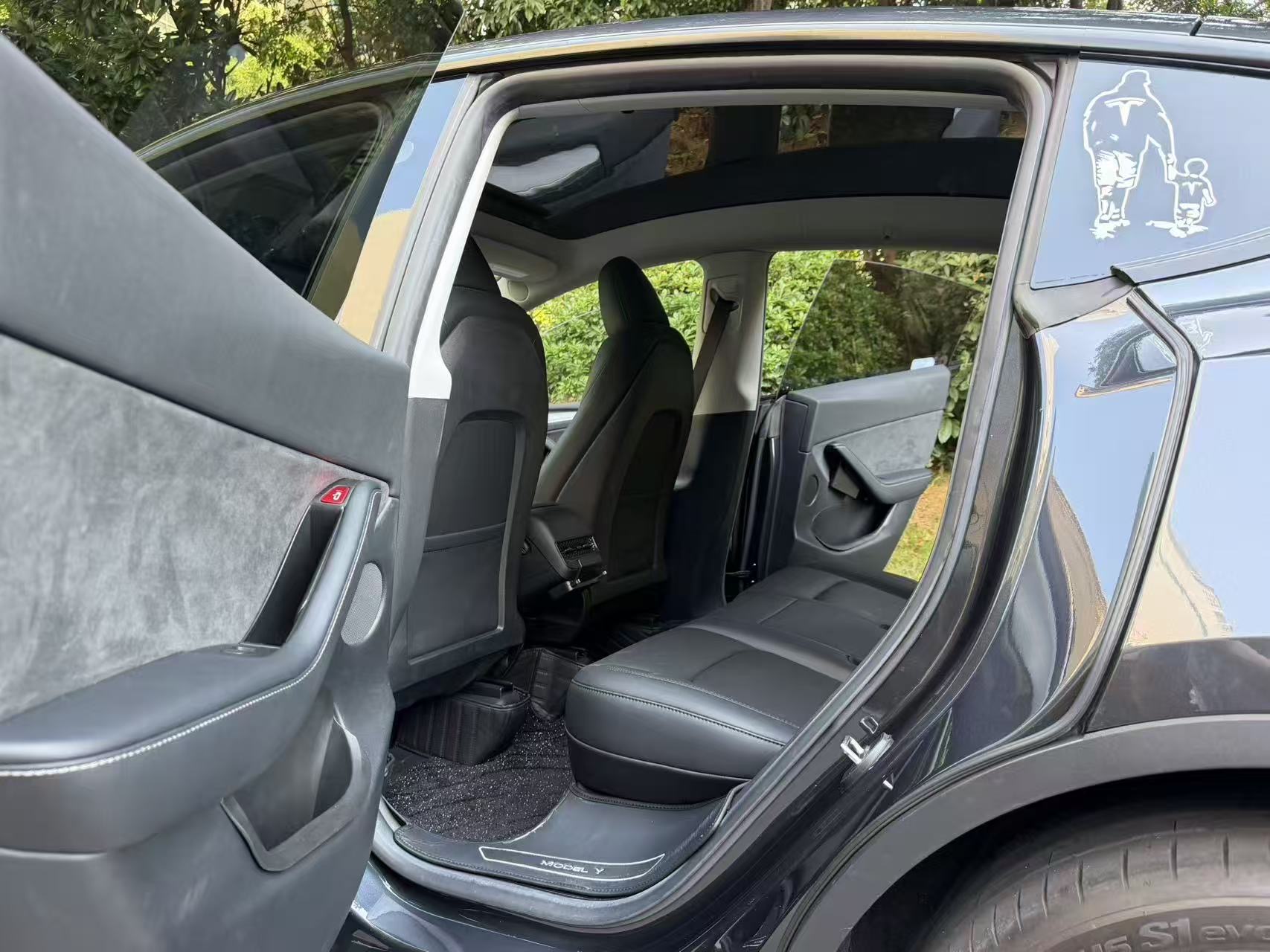 Tesla Model Y 2024 #7 Tesla Model Y 2024 car image #7