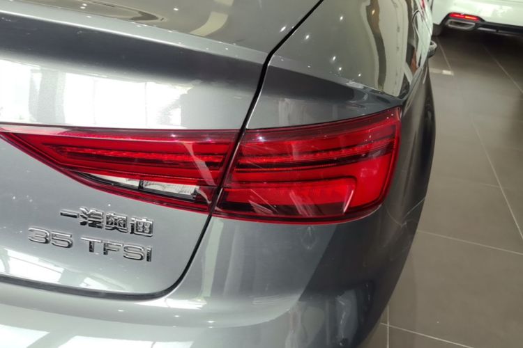 Audi A3 2019 car image #8