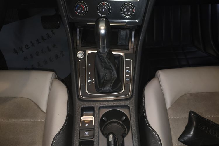 Volkswagen Golf 2017 car image #14