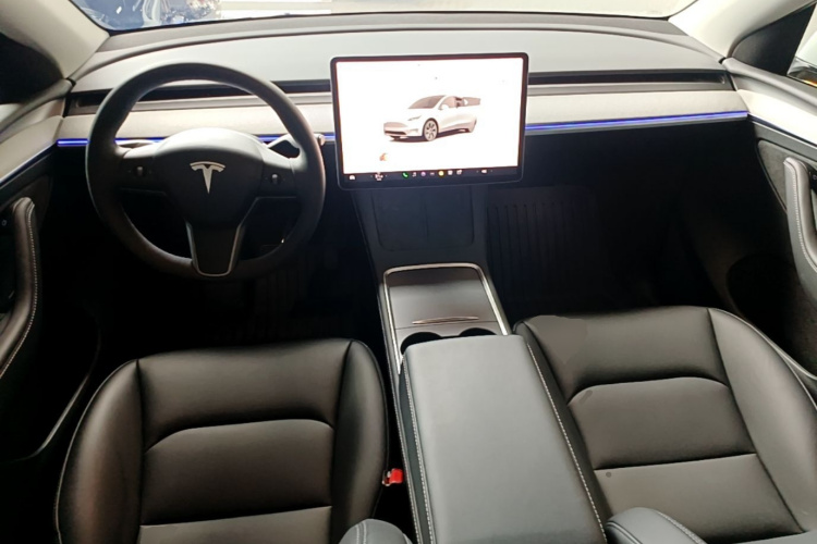 Tesla Model Y 2025 #10 Tesla Model Y 2025 car image #10