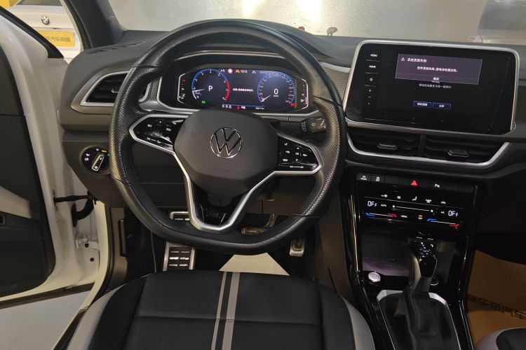 Volkswagen T-Roc 2023 car image #11