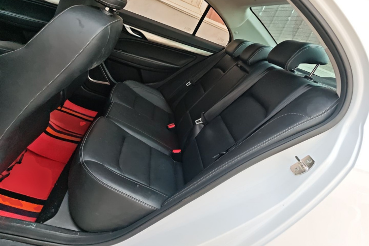 GEELY Emgrand 2019 изображение автомобиля #17