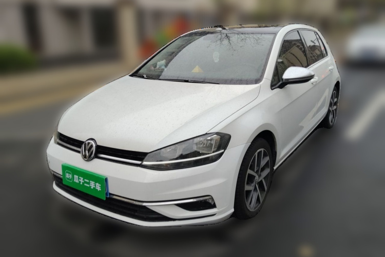 Volkswagen Golf 2018 car image #2