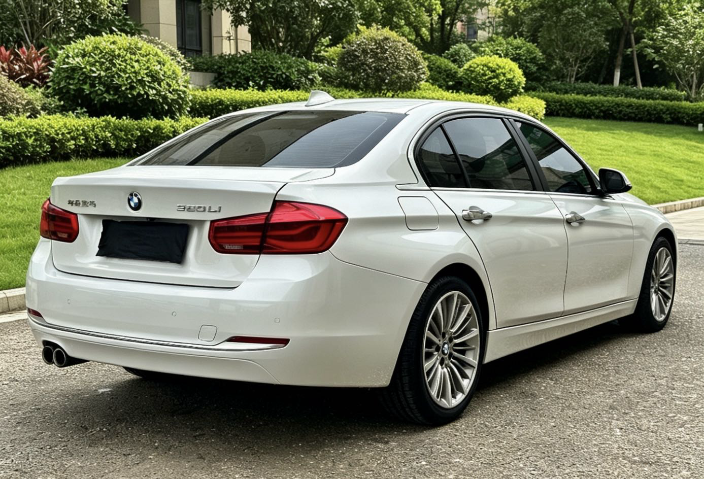 BMW 3 Series 2018 #9 BMW 3 Series 2018 car image #9