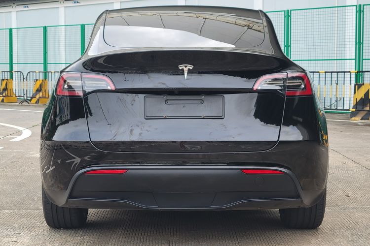 Tesla Model Y 2022 car image #9