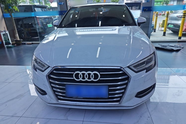 Audi A3 2018 car image #3