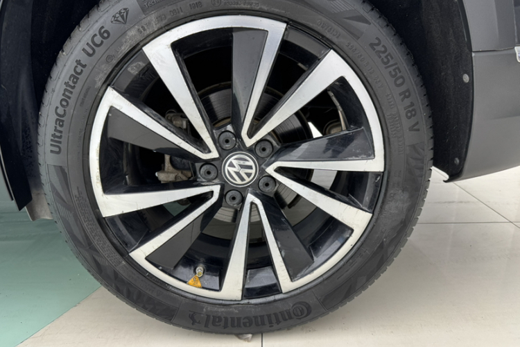 Volkswagen Tharu 2018 car image #3