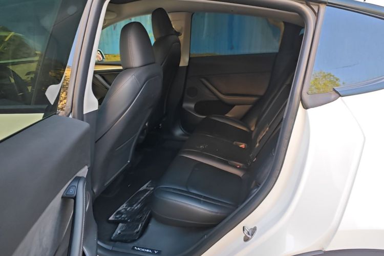 Tesla Model Y 2022 #17 Tesla Model Y 2022 car image #17