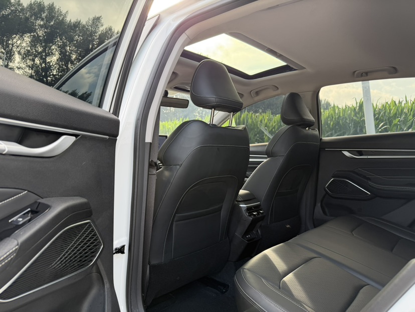 GEELY Emgrand 2023 car image #7